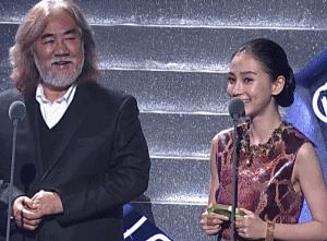 秀恩爱方式千千万！而只有一种爱叫有谢娜的地方就没有张杰的正脸