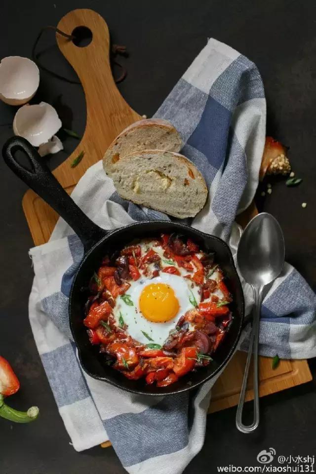 她是“成都第一私房菜美女老板”，与李易峰合作，和方大同录节目