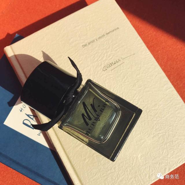 我给3个直男闻了16瓶香水，结果