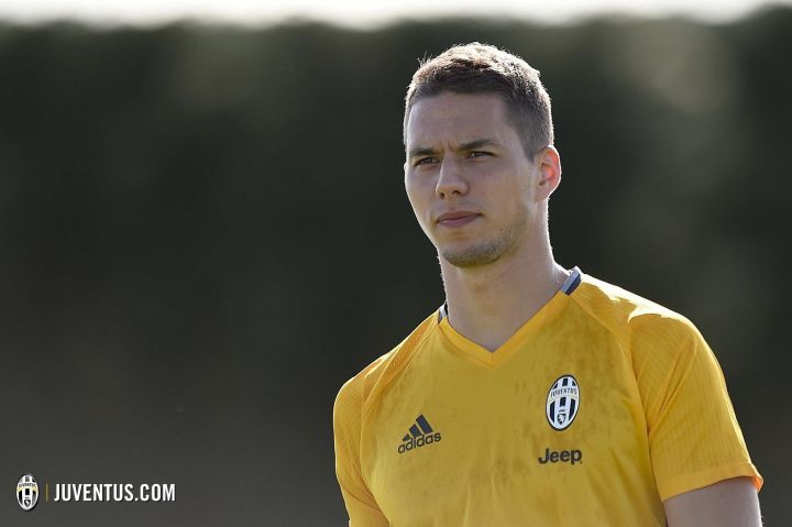 最新新闻早报实时播报,资讯早报最新消息