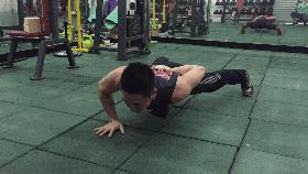 练胸肌一边胸大一边胸小怎么解决,为什么有的人胸肌面积小