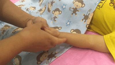 孩子发烧咳嗽腹胀便秘,宝宝积食发烧还咳嗽厉害