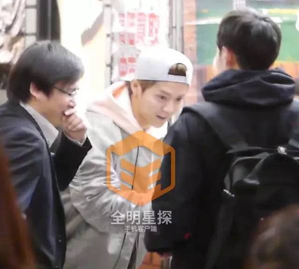 厉害了！鹿晗与神秘地陪同游东京3小时，还惹出了大动静！