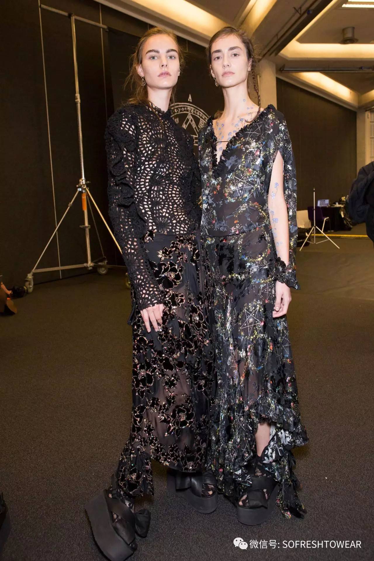 ugg鞋穿搭,ugg复古鞋怎么搭配衣服