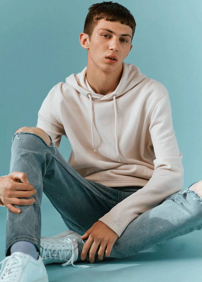 一个洞的破洞牛仔裤,一条横破洞牛仔裤