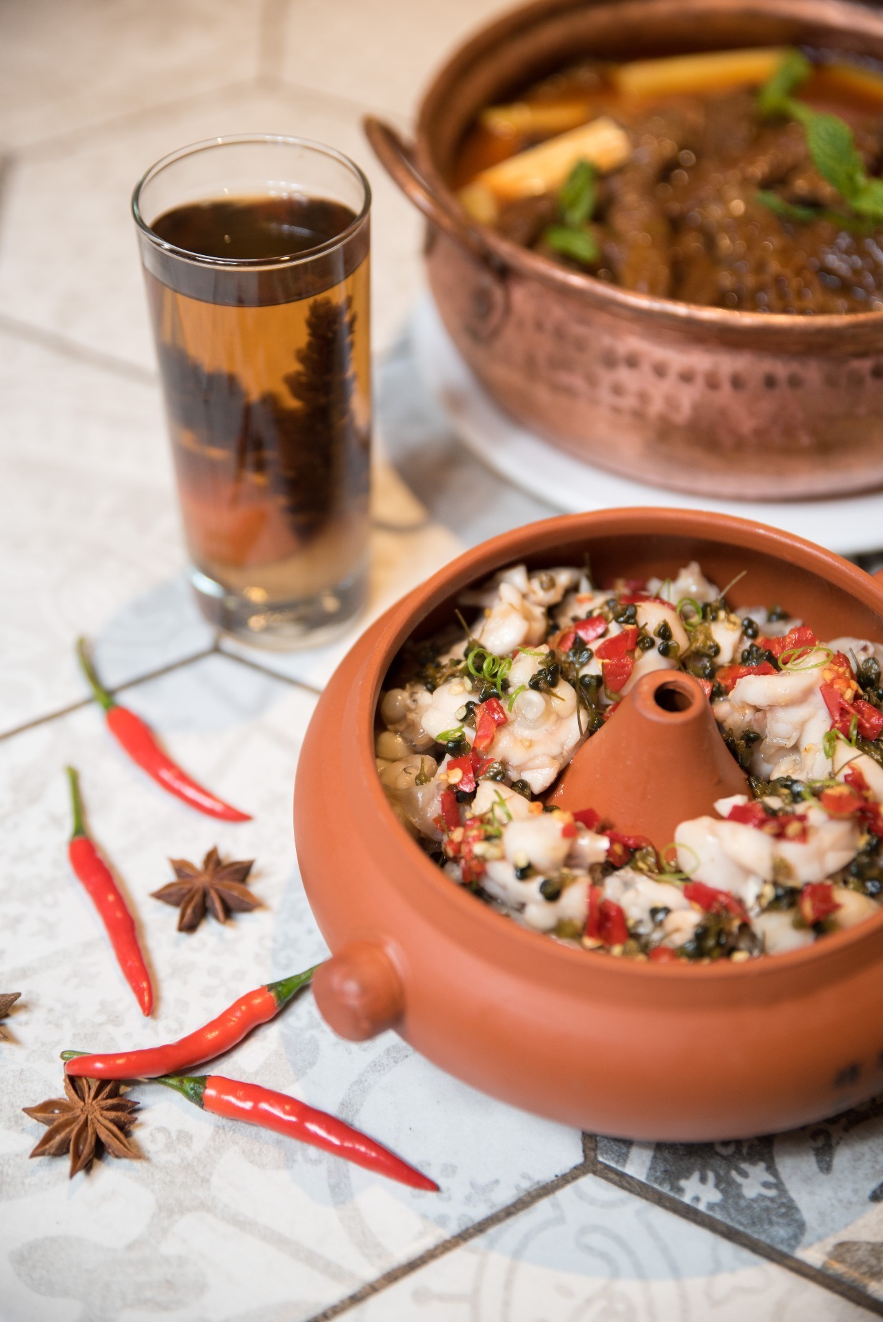 在丽江那一口“好喝到要*天升**”的汽锅鸡，让我开始了“寻找上海最好吃的云南菜”之旅！