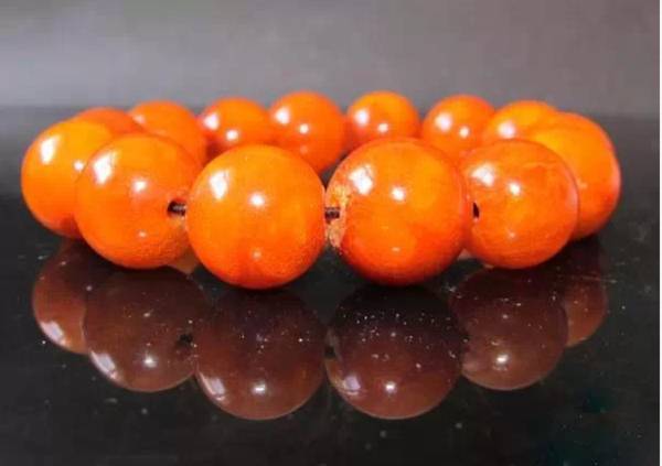 烤色蜜蜡和老蜜蜡的鉴别,老蜜蜡的鉴别方法和图片