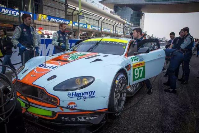 你们都是来看赛车，我来看的是会移动的几个亿！