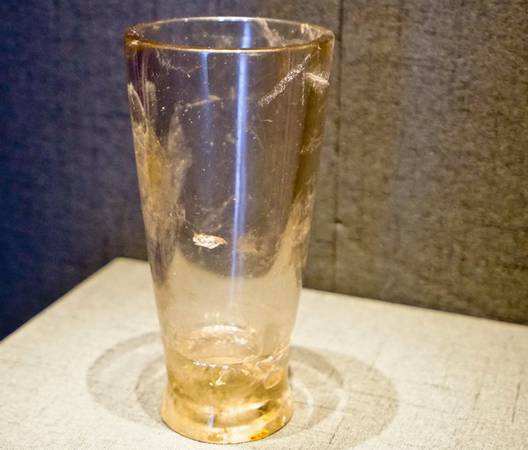 2000年前的古墓挖出玻璃杯,汉代墓出土水晶杯
