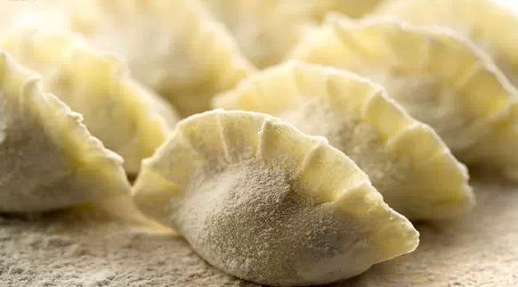 早餐店的稀饭为什么很粘稠,粥里面有白色的东西很稠