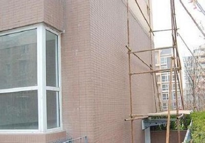 高楼外墙渗水有什么好的办法解决,高楼外墙渗水室内能解决吗