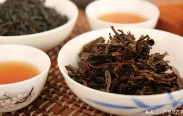 牙黄刷牙时加什么能变白,牙黄刷牙美白