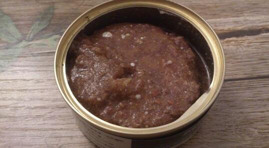 一定要给猫喂猫罐头吗,第一次给猫喂零食罐头