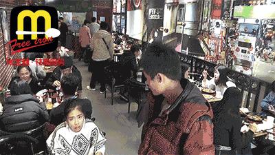 她辞职，做铁板厨房生意，一天竟卖出1000份