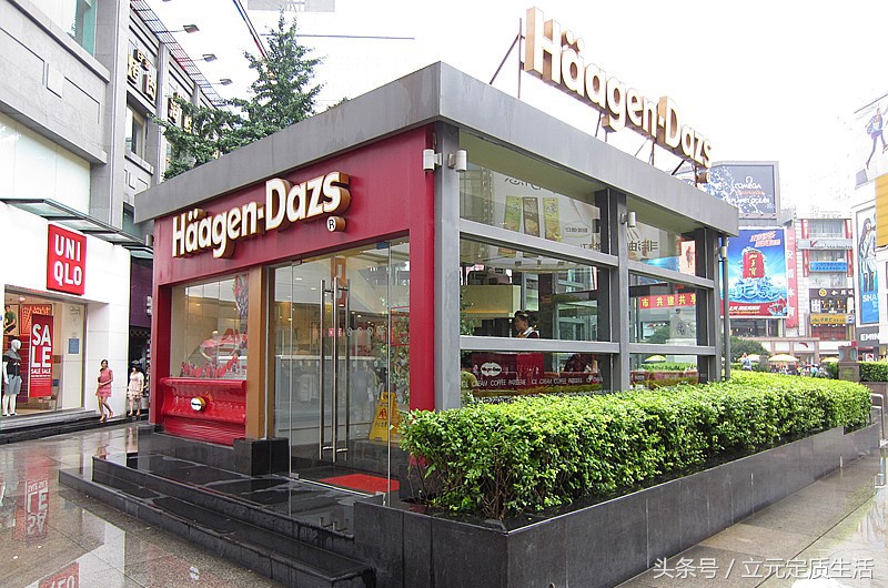 最近快被房价逼疯的成都人，都在吃这几个不务正业的火锅