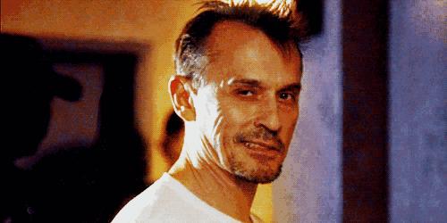 越狱第四季迈克尔得了什么病,越狱第五季迈克尔最后一个请求