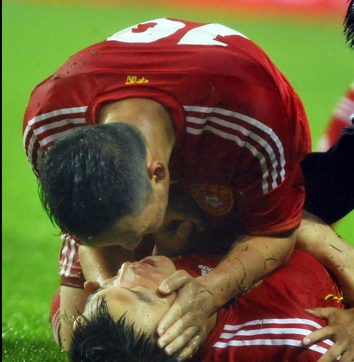 足球场上的各种阵型详解,足球场上断腿排行