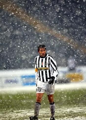 无兄弟不足球！足球不只有对抗，这些故事是否让你落泪？