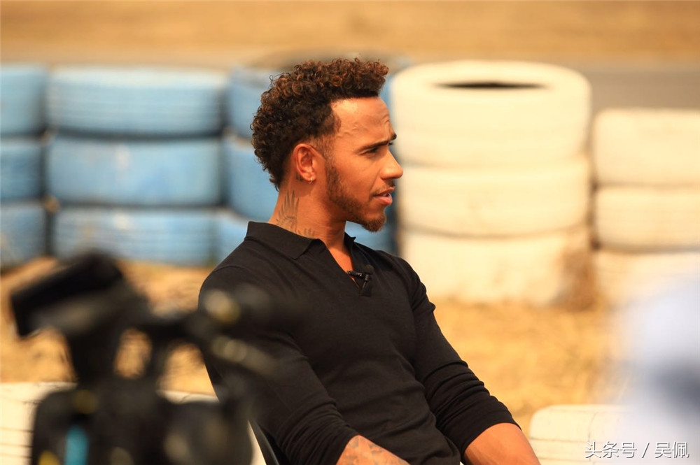 汉密尔顿夺冠,汉密尔顿夺冠庆祝