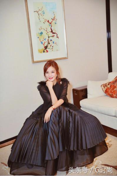 赵薇的礼服图片大全,赵薇红色晚礼服颁奖