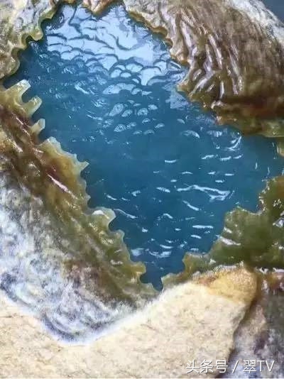 翡翠开窗赌石有假吗,翡翠赌石开窗图片大全