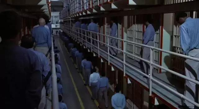 电影一座神奇的监狱,一个监狱在一个岛上电影