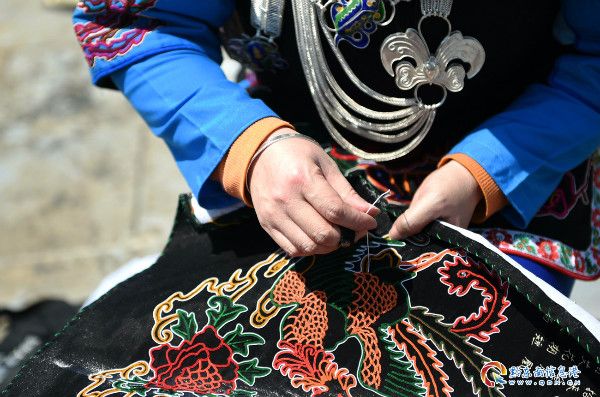 玩偶设计师林良如：怪趣毛毡展览——《23个小怪兽》