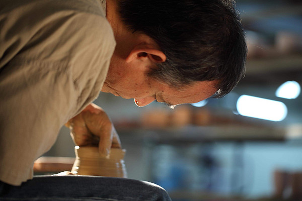 头号陶贩：从地摊卖烟灰缸到台湾80%的茶人茶馆都用他做的茶器