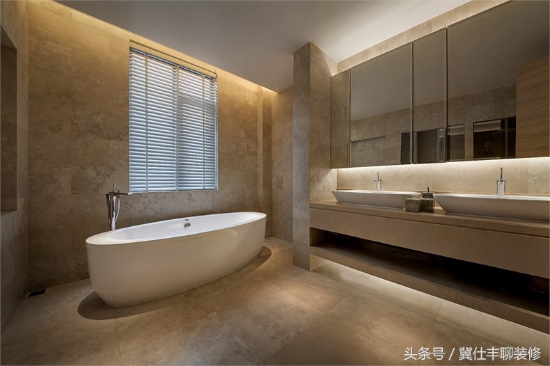 富豪的两栋别墅连为一体,一栋家人住,另一栋招待客人