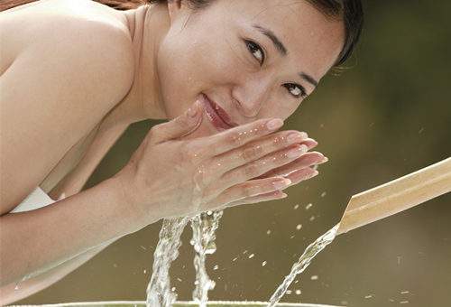 身体上肤色不均匀怎么改善,皮肤暗黄怎么调理最快最有效