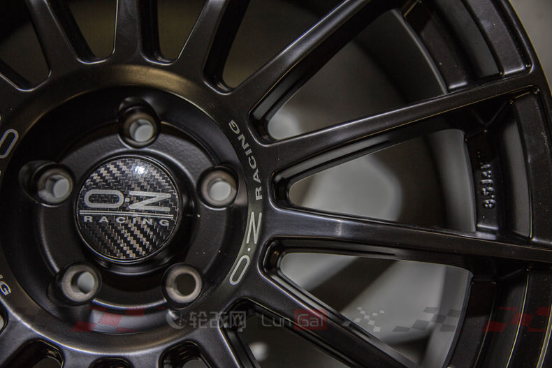 勒芒经典——OZSuperturismoLM轮毂细节展示