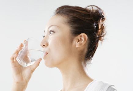 宝宝刚出生没奶水该吃什么,新手妈妈奶水不足的问题