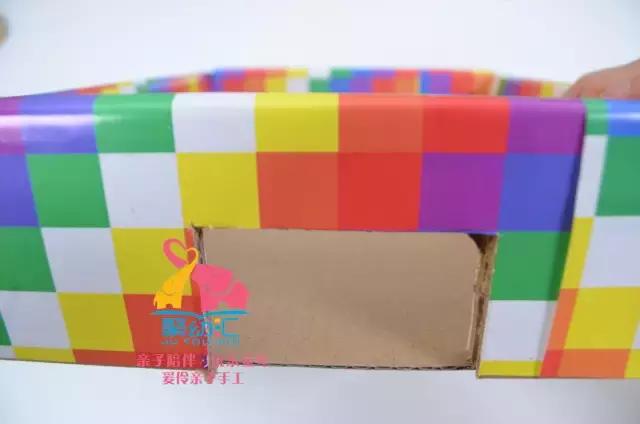 玩过手动的桌上足球,还没玩过用嘴吹的