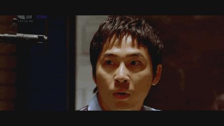 女朋友欠我四块钱，听口气还不想还，我该怎么做？