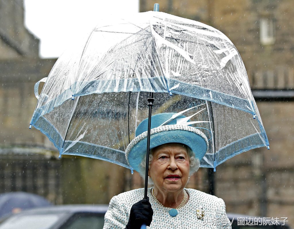 英国女王不同场合穿搭,英国王室女王穿搭