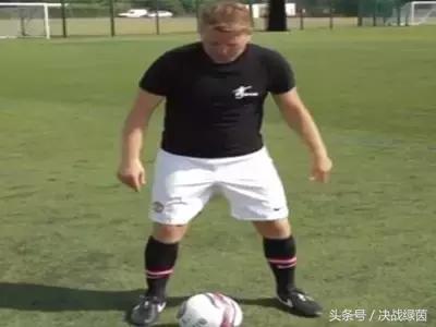 足球过人教学c罗扣球,足球虚晃扣球过人