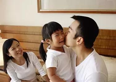 男孩啃秃指甲,指甲啃秃了还能长吗