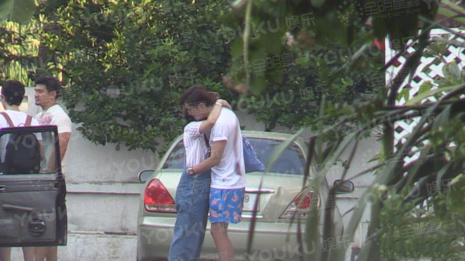 白百合吹拉弹唱一条龙的节奏，再爆被伸入裤中揉臀