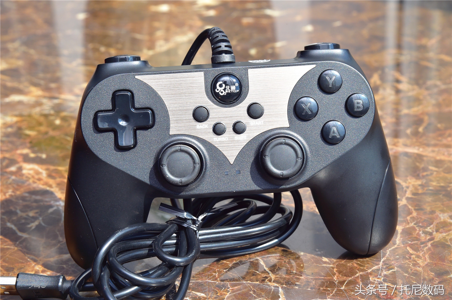 北通蝙蝠3e手柄打吃鸡体验,北通蝙蝠3s蓝牙手柄