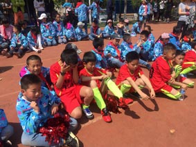 云岭校园直播间连线绿茵场