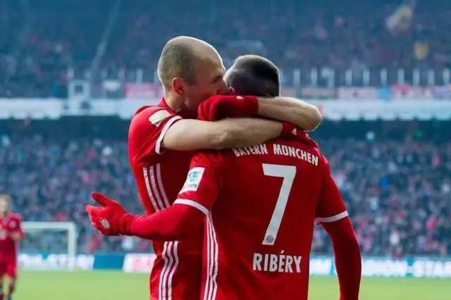 你的酒窝没有酒却醉得我一塌糊涂,你的酒窝里没有酒接下一句