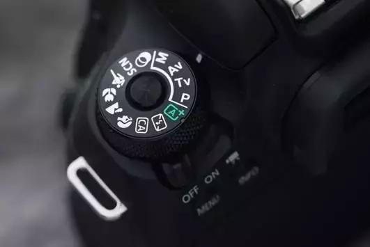 佳能800d与77d哪个更好有什么区别,佳能77d和佳能800d哪个值得入手