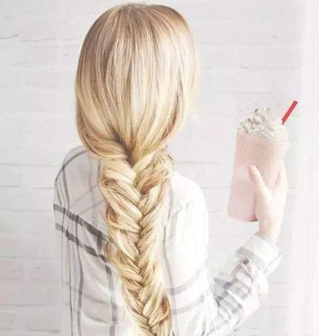 什么样的衣服搭什么样的发型,发型与衣服搭配的端庄气质