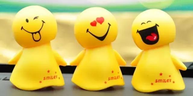 看到校园里陌生的异性同学狼狈淋雨，你会主动帮忙吗？