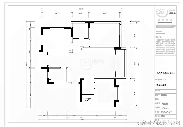 楼梯在正中,楼梯小横梁凸出墙体