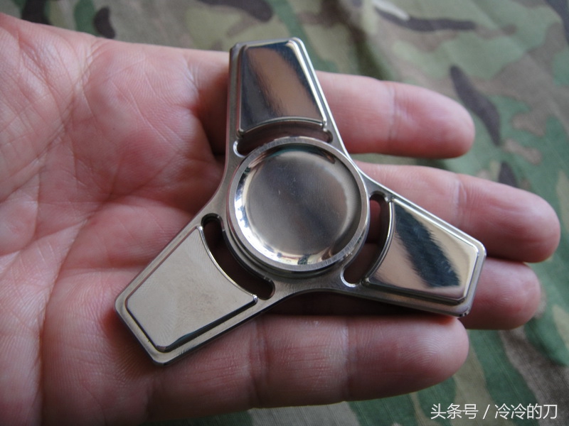 发光又持久的指尖陀螺,三角型的指尖陀螺