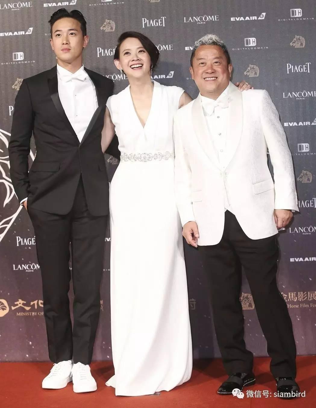 曾志伟给儿子曾国祥颁奖,曾志伟曾国祥近期视频