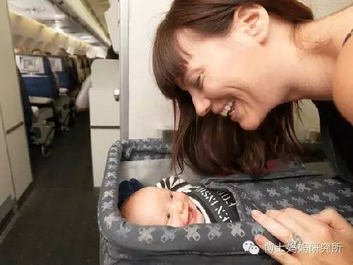 带宝宝坐飞机旅行需要带什么,如何带宝宝坐飞机最省钱的方法