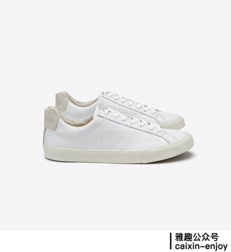 男士们你们有几套衣服,衣柜里有什么衣服就够了