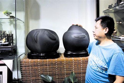 这两块石头他整整等了6年才买下，刚运回家就有人出价40万